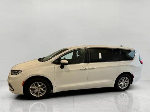2023 Chrysler Pacifica Touring-L