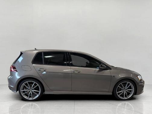 2017 Volkswagen Golf R 4-Door