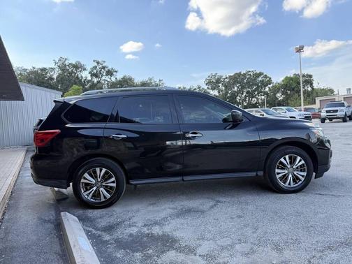 2019 Nissan Pathfinder SV