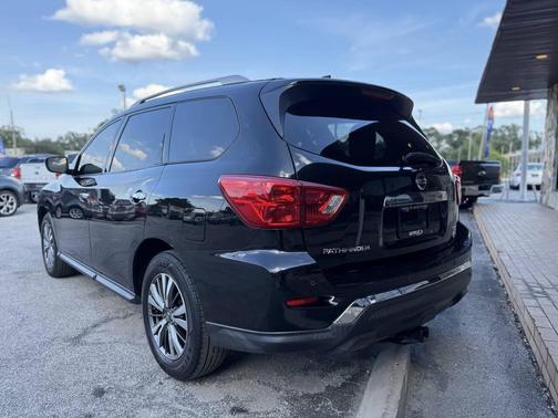 2019 Nissan Pathfinder SV