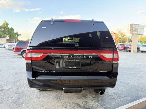 2016 Lincoln Navigator Select