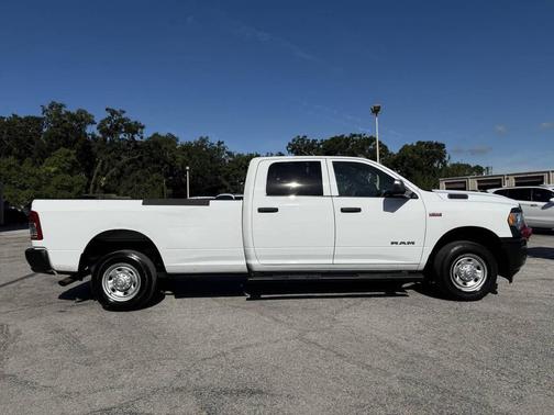 2022 RAM 2500 Tradesman Crew Cab 4x2 8' Box