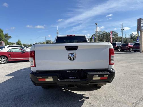 2022 RAM 2500 Tradesman Crew Cab 4x2 8' Box