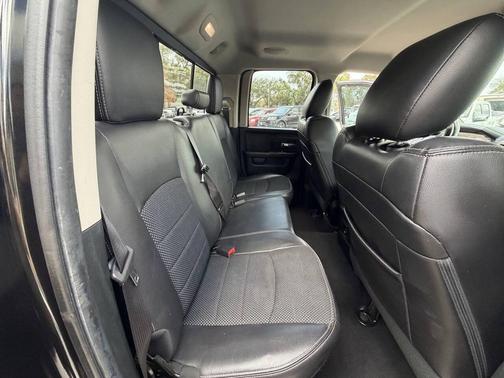 Brilliant Black Crystal Pearlcoat 2016 RAM 1500 Sport