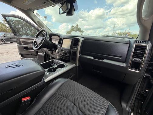 Brilliant Black Crystal Pearlcoat 2016 RAM 1500 Sport