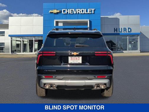 Mosaic Black Metallic 2026 Chevrolet Traverse LT