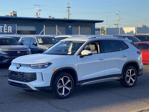 2025 Volkswagen Tiguan 2.0T SE 4MOTION