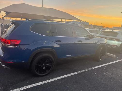 2025 Volkswagen Atlas 2.0T SE w/Technology