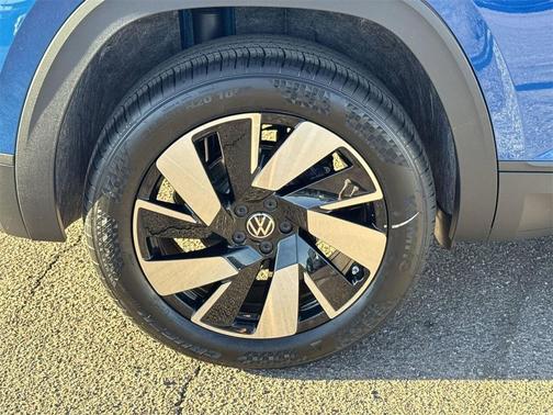 2025 Volkswagen Atlas Cross Sport 2.0T SE w/Technology