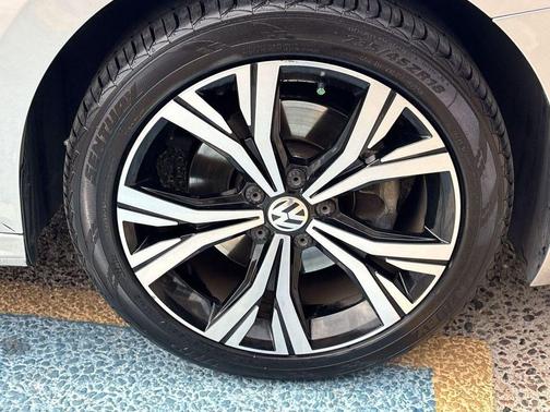 Reflex Silver 2020 Volkswagen Passat 2.0T SE