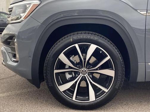 Pure Gray 2026 Volkswagen Atlas 2.0T SEL Premium R-Line 4MOTION