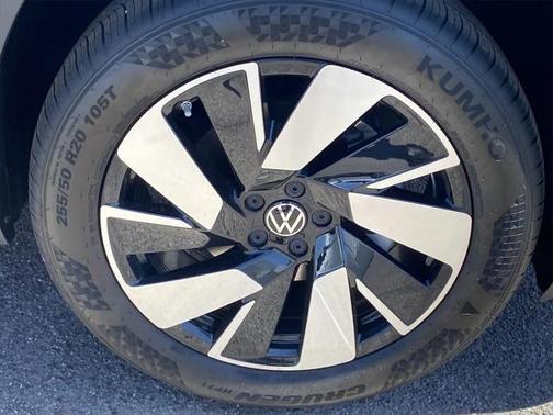 2025 Volkswagen Atlas Cross Sport 2.0T SEL