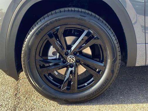 2026 Volkswagen Atlas Cross Sport 2.0T SEL