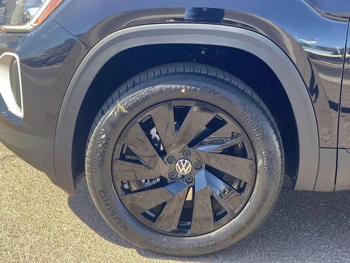 deep black pearl 2026 Volkswagen Atlas 2.0T SE w/Technology