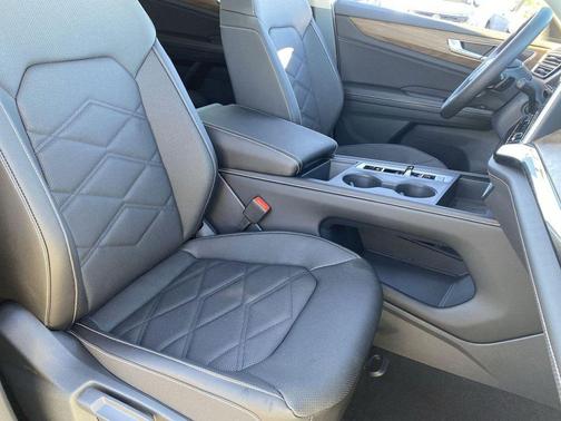 opal white pearl 2026 Volkswagen Atlas 2.0T SE