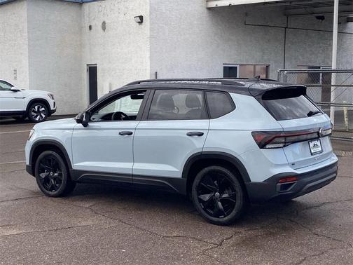 2026 Volkswagen Taos SE Black