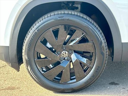 2025 Volkswagen Atlas 2.0T SE w/Technology 4MOTION