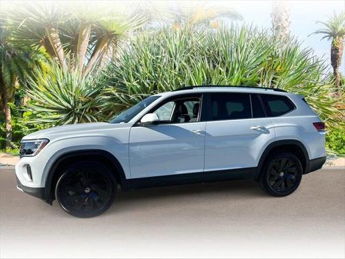2025 Volkswagen Atlas 2.0T SE w/Technology 4MOTION