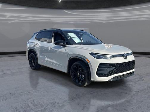Sandstone 2025 Volkswagen Tiguan 2.0T SE R-Line Black 4MOTION