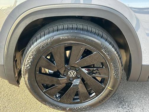 2025 Volkswagen Atlas 2.0T SE w/Technology 4MOTION