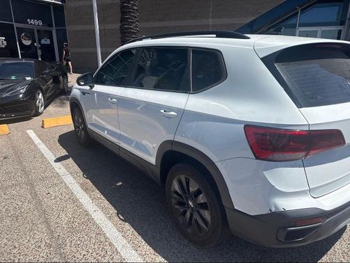 Pure White 2023 Volkswagen Taos 1.5T S