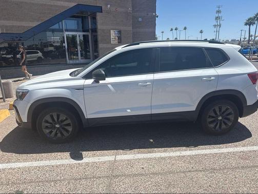 Pure White 2023 Volkswagen Taos 1.5T S