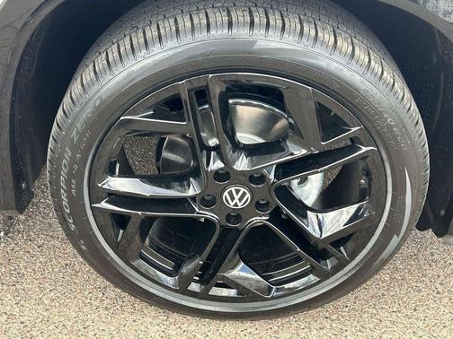 Opal White w/Deep Black Roof 2026 Volkswagen Tiguan 2.0T SE R-Line Black
