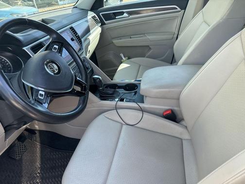 Pure White 2019 Volkswagen Atlas 3.6L SE w/Technology