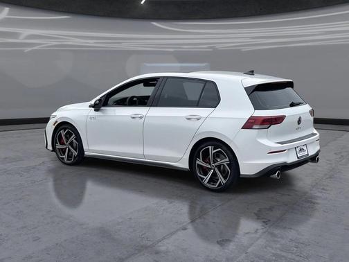 Opal White Pearl 2026 Volkswagen Golf GTI 2.0T SE DSG
