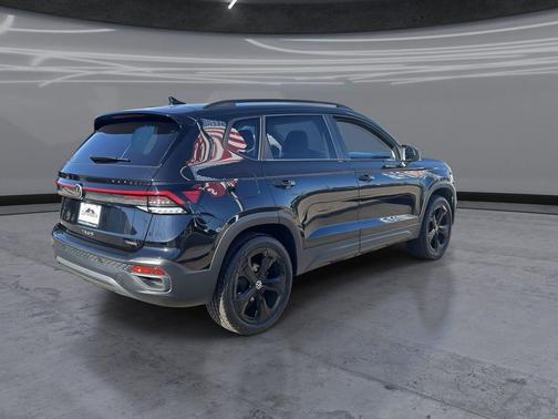 Deep Black Pearl 2025 Volkswagen Taos 1.5T SE Black