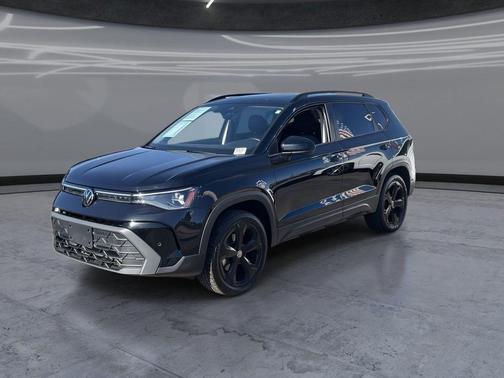 Deep Black Pearl 2025 Volkswagen Taos 1.5T SE Black