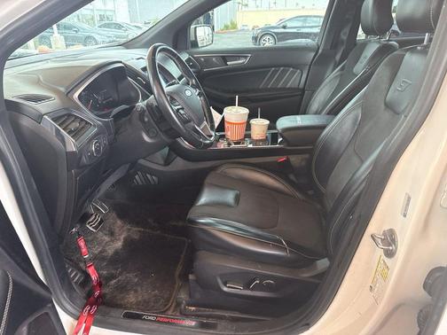 White Platinum Tri-Coat 2019 Ford Edge ST