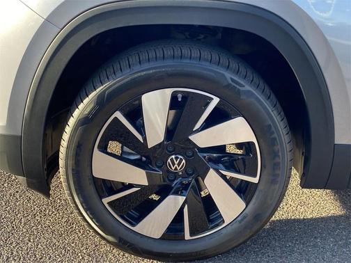 2026 Volkswagen Atlas Cross Sport 2.0T SE w/Technology 4MOTION