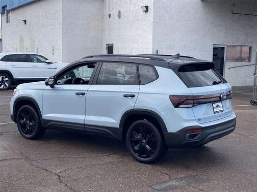 2026 Volkswagen Taos SE Black