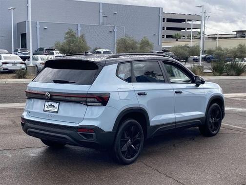 2026 Volkswagen Taos SE Black