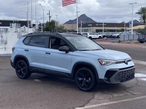 2026 Volkswagen Taos SE Black