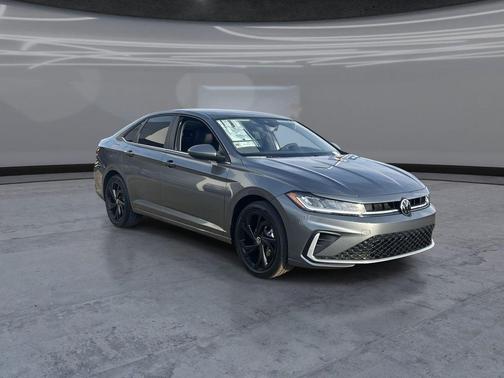 Platinum Gray Metallic 2026 Volkswagen Jetta 1.4T SE
