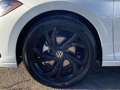 Opal White Pearl 2026 Volkswagen Jetta 1.4T SE