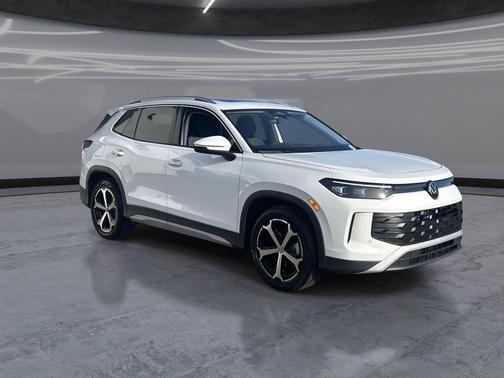 Pure White 2026 Volkswagen Tiguan 2.0T SE