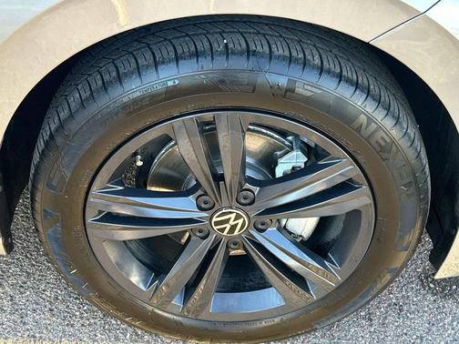 Pyrite Silver 2023 Volkswagen Jetta 1.5T SE