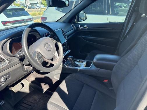 2019 Jeep Grand Cherokee Laredo