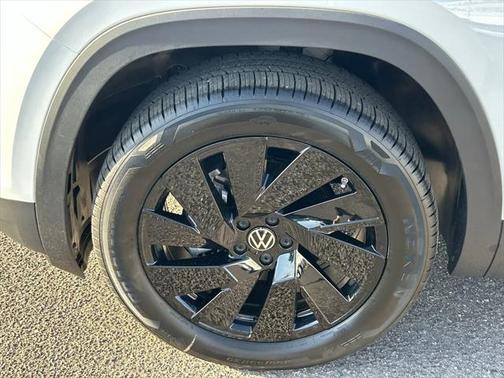 2025 Volkswagen Atlas 2.0T SE w/Technology 4MOTION