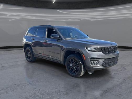 Baltic Gray Metallic Clearcoat 2025 Jeep Grand Cherokee Altitude