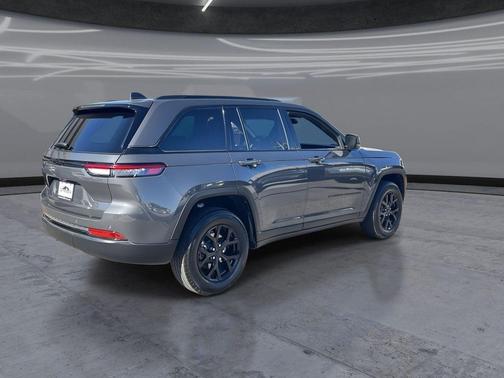 Baltic Gray Metallic Clearcoat 2025 Jeep Grand Cherokee Altitude