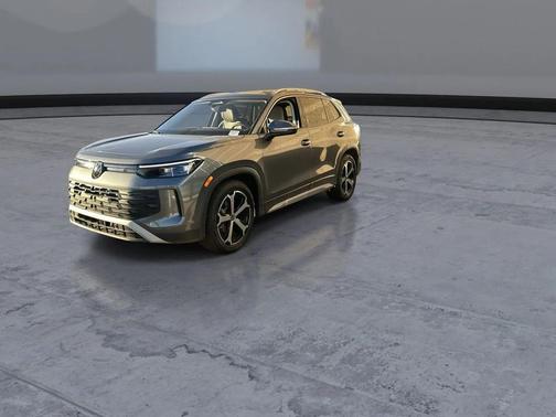 platinum gray metallic 2026 Volkswagen Tiguan 2.0T SE