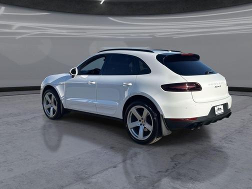 Carrara White Metallic 2018 Porsche Macan Macan