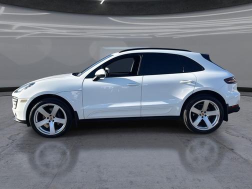 Carrara White Metallic 2018 Porsche Macan Macan