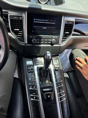 Carrara White Metallic 2018 Porsche Macan Macan