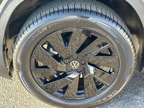 2025 Volkswagen Atlas 2.0T SE w/Technology 4MOTION