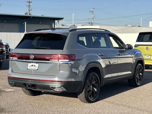 2025 Volkswagen Atlas 2.0T SE w/Technology 4MOTION